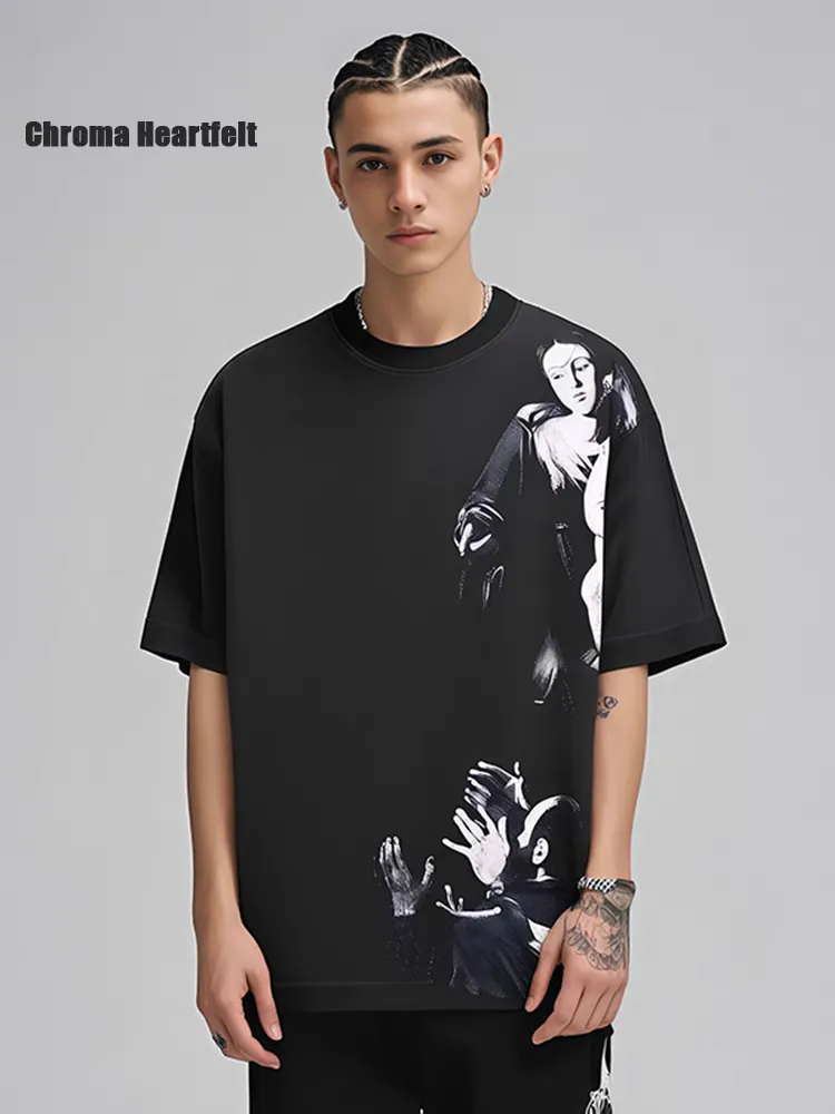 🎀Hot model pictures🎀Top tested version OFF-WHI* 25SS new printed short-sleeved, loose fit, same style as male and female couple stars American designer Virgil Abloh single-handedly founded the luxury street brand Off-White based on the pop culture of the younger generation. Walking between street culture and high-end fashion, contemporary elements are used to interpret youth culture, and fine workmanship is used to interpret trendy clothing. Photos, paintings and eye-catching graphic printing are all sources of inspiration for the designer. 32 counts of 260g double yarn pure cotton fabric, the printing uses Kornit digital direct injection technology, and the picture is clear. The white glue base ensures the firmness of the printing, and machine washing is stress-free - 1:1 original mold opening, ZP development, perfectly restored to the original version, produced by a large factory, not produced by a small factory on the market, fine wiring, top-notch craftsmanship, welcome to compare - A full set of customized accessories for collar labels, hang tags, and wash water labels - Exclusive logo packaging - No matter age, body shape or gender, it is very suitable for both men and women. All details are real photos, buy with confidence. Color: Black White Size: S-XL P;120